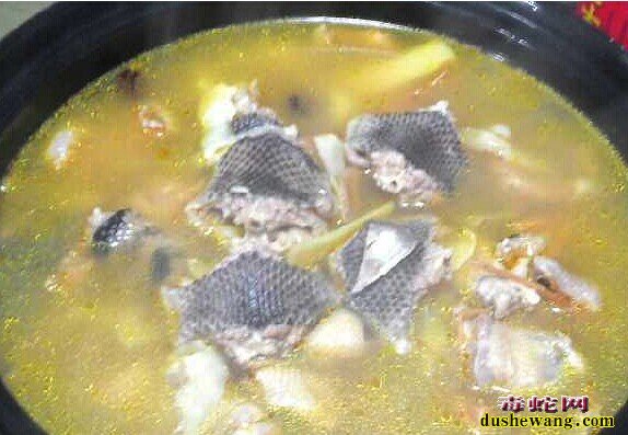 蛇肉煲汤