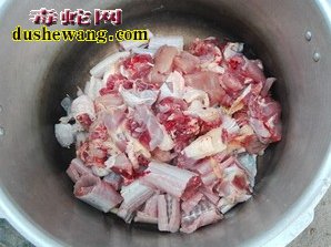 蛇肉炖鸡做法步骤图2