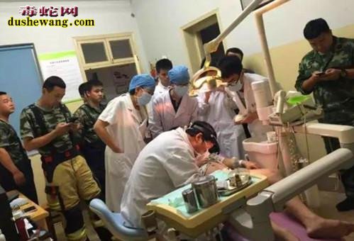男子下体被扳手套住17小时