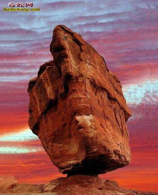 世界上屹立千年不倒的10大奇石!中国有两块上榜!