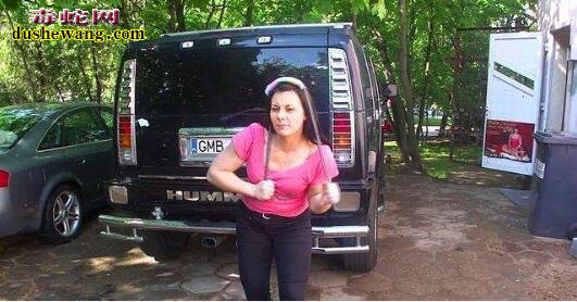 盘点世界上最奇特的9个女子 看最大胸部、臀部有多大?