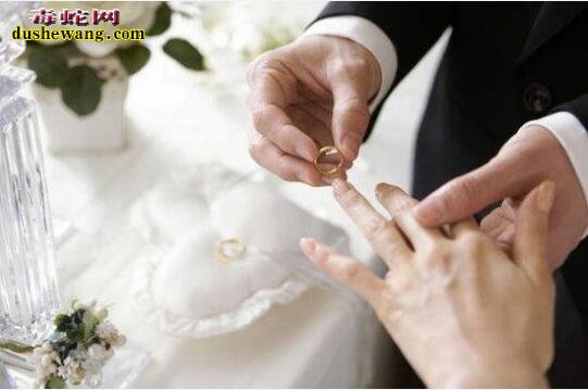 灵异故事:我把死去5年的未婚妻挖了出来!