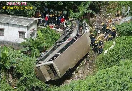 香港警察讲述：2003年屯门巴士坠崖案灵异事件 九年来冤魂不断