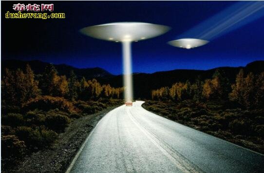 UFO骤降我国某沙漠机场
