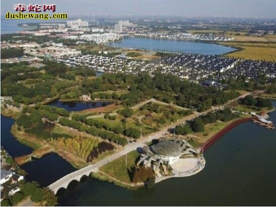 “大闸蟹房子”:苏州现巨型大闸蟹建筑 看到不敢进去住