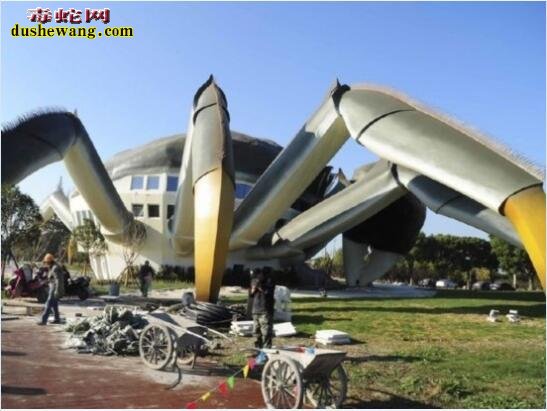 “大闸蟹房子”:苏州现巨型大闸蟹建筑 看到不敢进去住