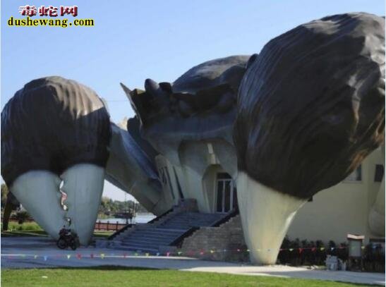 “大闸蟹房子”：苏州现巨型大闸蟹建筑 看到不敢进去住