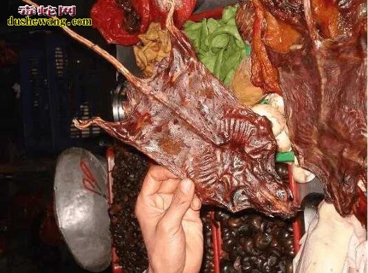 都说广东人啥都敢吃?看看中缅边境菜市场“大补”