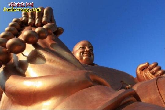 世界最大弥勒佛像：重500吨，高56.74米，耗资30亿！