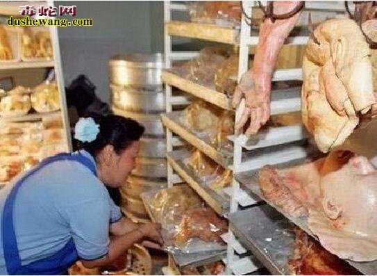 全球最重口味九大特色餐厅 裸餐厅、人体宴不是最重口味的!