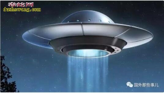国外乘客飞机中拍摄到不明飞行物 疑似外星飞船最跟踪！