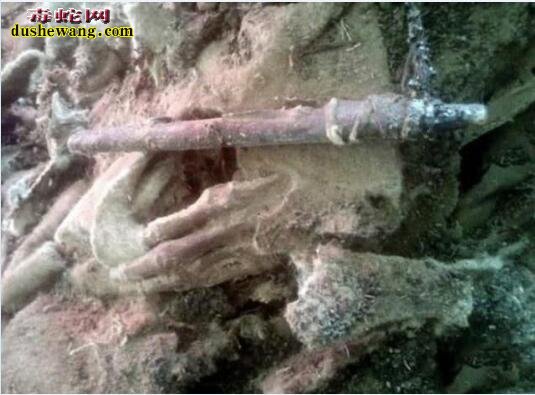 木乃伊：蒙古发现千年女木乃伊 看陪葬品身份不低！