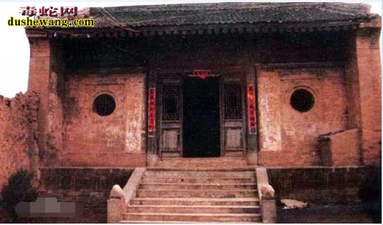 青龙庙:世界上唯一的“蛇庙”,万蛇齐聚不咬人!