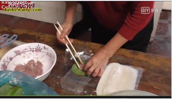 海蛇肉:来看看越南美食海蛇肉卷是怎么做的【带视频】