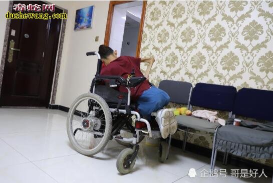 挑战泰山的“渐冻人”!身高1米75仅剩25公斤!他能否成功?