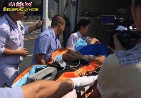 又是直播!男子直播生吞49条活泥鳅 胃部崩溃直接送医院!