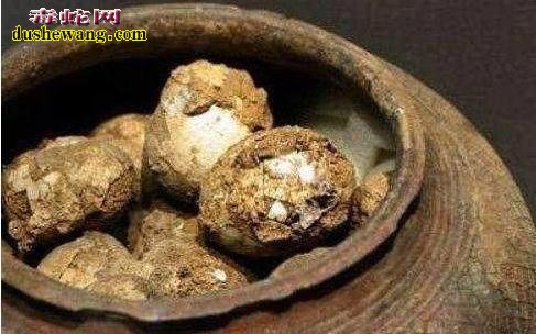 千年古墓中发现完好鸡蛋!网友问能不能孵出古代小鸡来?