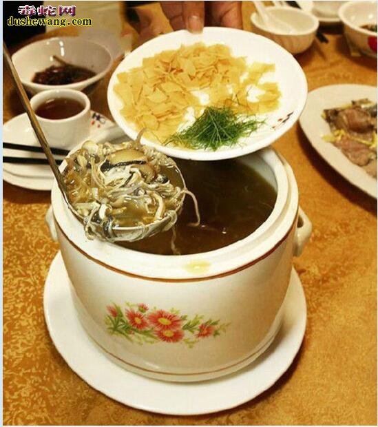 记录广东蛇宴制作全过程!美味滋补但需要胆量品尝!