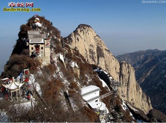 西安一家四口华山跳崖事件!和长空窄道有什么关联!