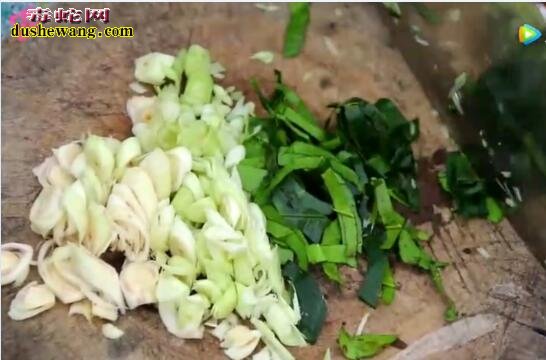 青蛙食谱:家常菜辣椒大蒜爆炒青蛙肉做法