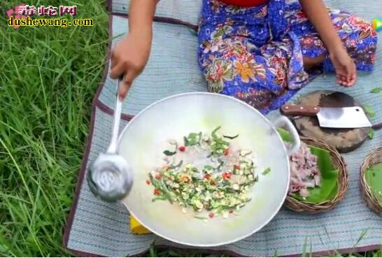 青蛙食谱:家常菜辣椒大蒜爆炒青蛙肉做法