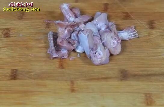 干锅牛蛙做法:手把手教你怎么做干锅牛蛙肉