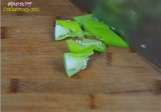 干锅牛蛙做法:手把手教你怎么做干锅牛蛙肉