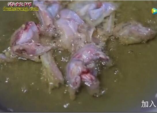 干锅牛蛙做法:手把手教你怎么做干锅牛蛙肉