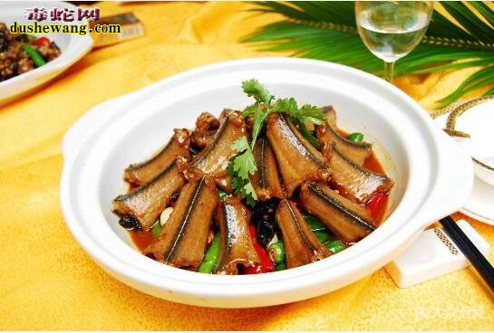 红色赤练蛇烹饪方法、看看哪一种口味你最喜欢吃?