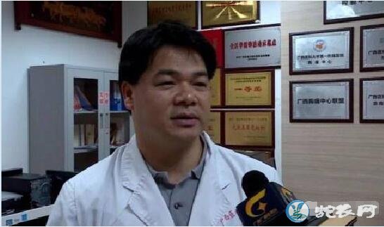 南宁女大学生在青秀山不慎被毒蛇咬伤!景区旅游要小心!