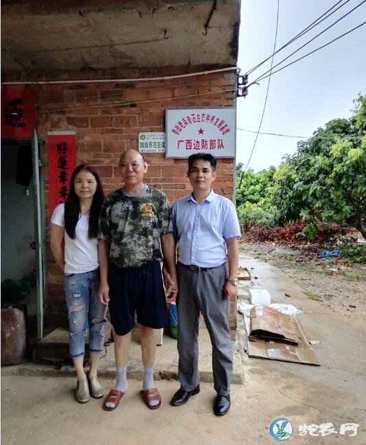 黄老师到越战老英雄老曾学员的生态养蛇基地实地指导!