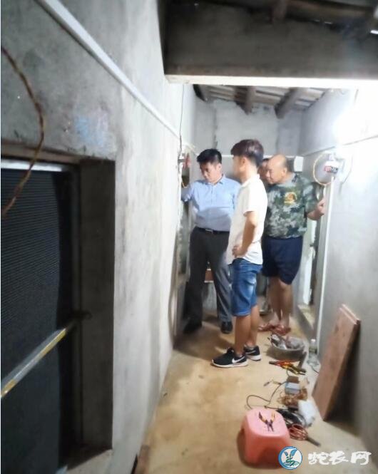黄老师到越战老英雄老曾学员的生态养蛇基地实地指导!