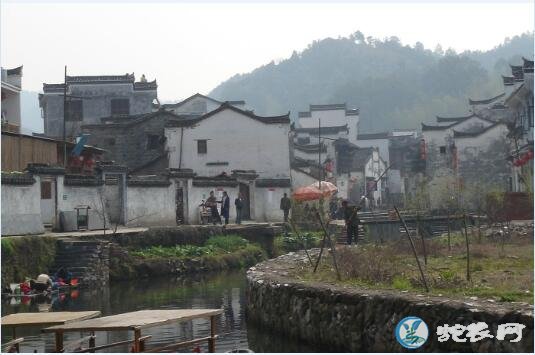 农村俗语“门前坟,房后水”是什么意思?