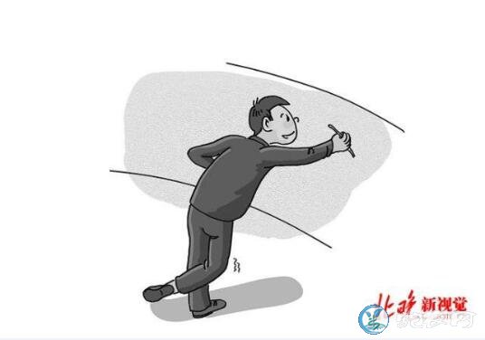还是印度阿三厉害!你咬我我就咬你!印度男子酒后与蛇互咬!