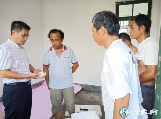 雷村蛇场黄老师到湖南省怀化金麒麟蛇业公司指导工作