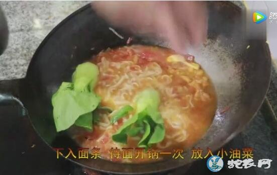 西红柿鸡蛋面的做法