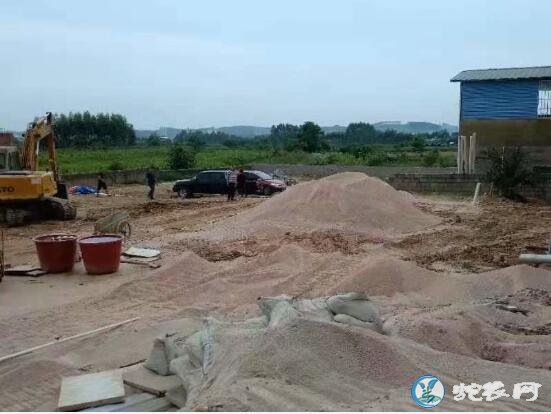 广西雷村蛇场那马加盟基地第一期1万条标准蛇房建成