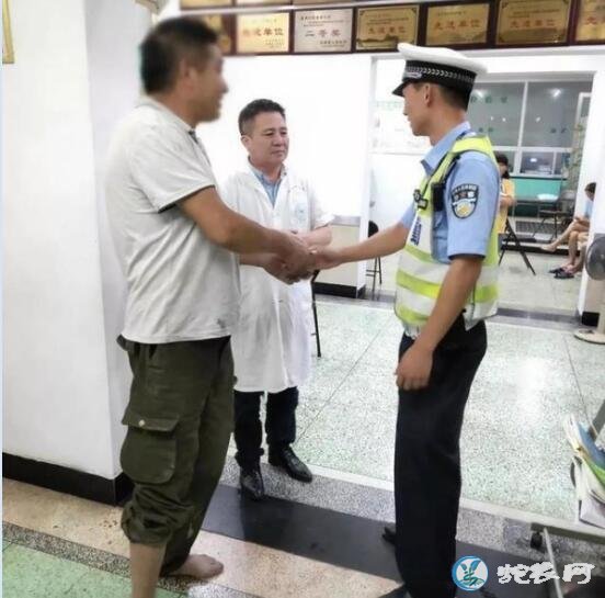男子野外钓鱼被五步蛇咬伤!求助交警一路护送转危为安!
