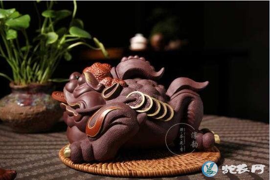 蟾蜍怎么摆放?金蟾客厅摆放位置图解!