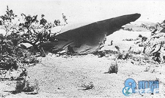1947年罗斯威尔飞碟事件解密！外星人尸体和飞碟照片曝光！