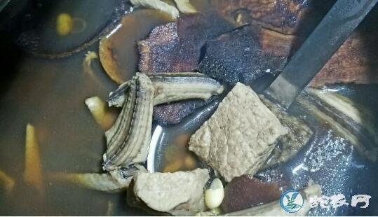 土茯苓水蛇功效、土茯苓褒水蛇汤怎么煲好喝?