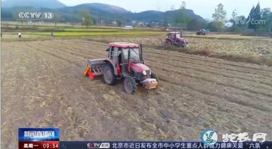 安徽庐江干旱影响油菜播种！ 县农机部门迅速支援抢种！