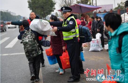 民工潮开始:宜都交警护送2500名农民工返乡过年!