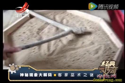 揭秘!神秘的客家巫术“筲箕仙”!簸箕会自己抖动鞋子算命!