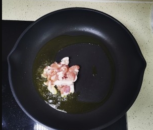 菜花炒肉的做法家常菜步骤图2