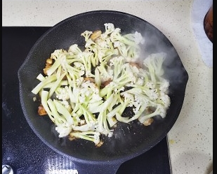 菜花炒肉的做法家常菜步骤图4