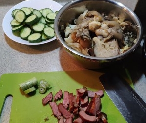 腊肉炒平菇做法步骤图