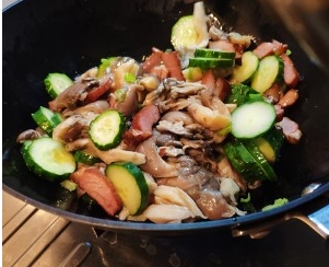 腊肉炒平菇做法步骤图