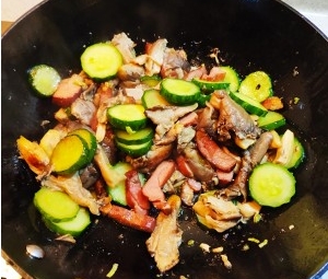 腊肉炒平菇做法步骤图