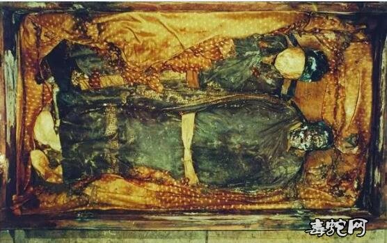 1988年黑龙江古墓挖出一“胖脸王妃”事件经过
